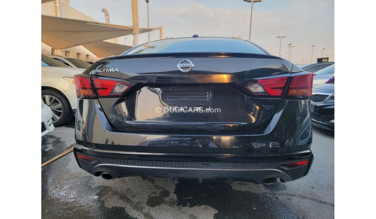 نيسان ألتيما