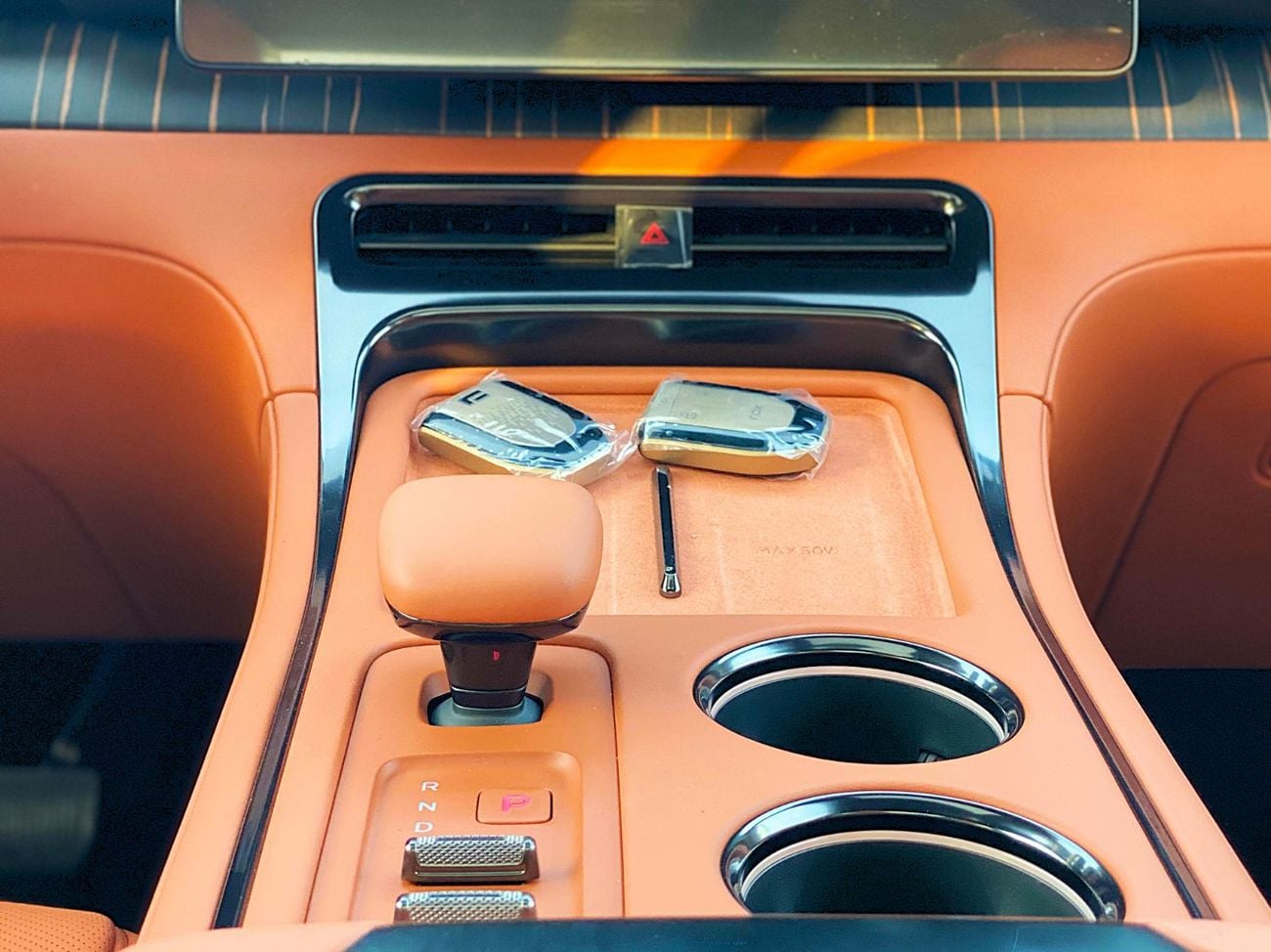 روكس أداماس (EXPORT ONLY) ROX Adamas vip 6 seats (EREV)  A/T 4*4 SUV  black color 2026 model