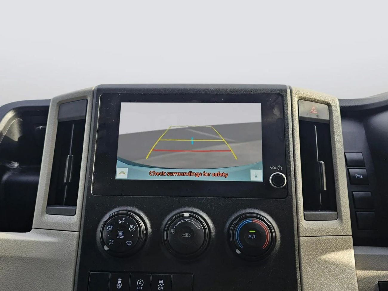 Toyota Hiace High-roof passenger Van DSL 2.8L Diesel Engine Automatic Gear 2WD 11 Deats 5 Doors