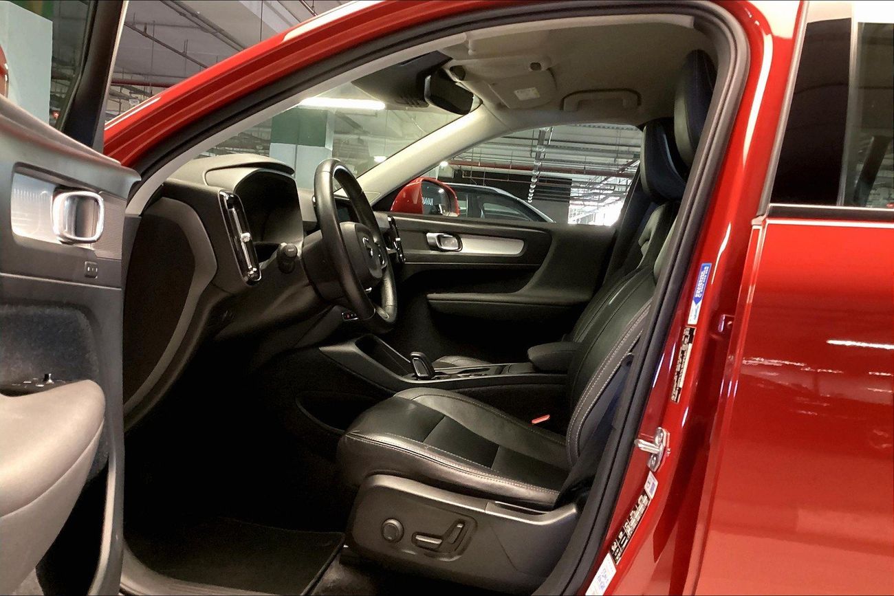 Volvo XC40 T4 Momentum | Guaranteed Warranty | 0 Down Payment