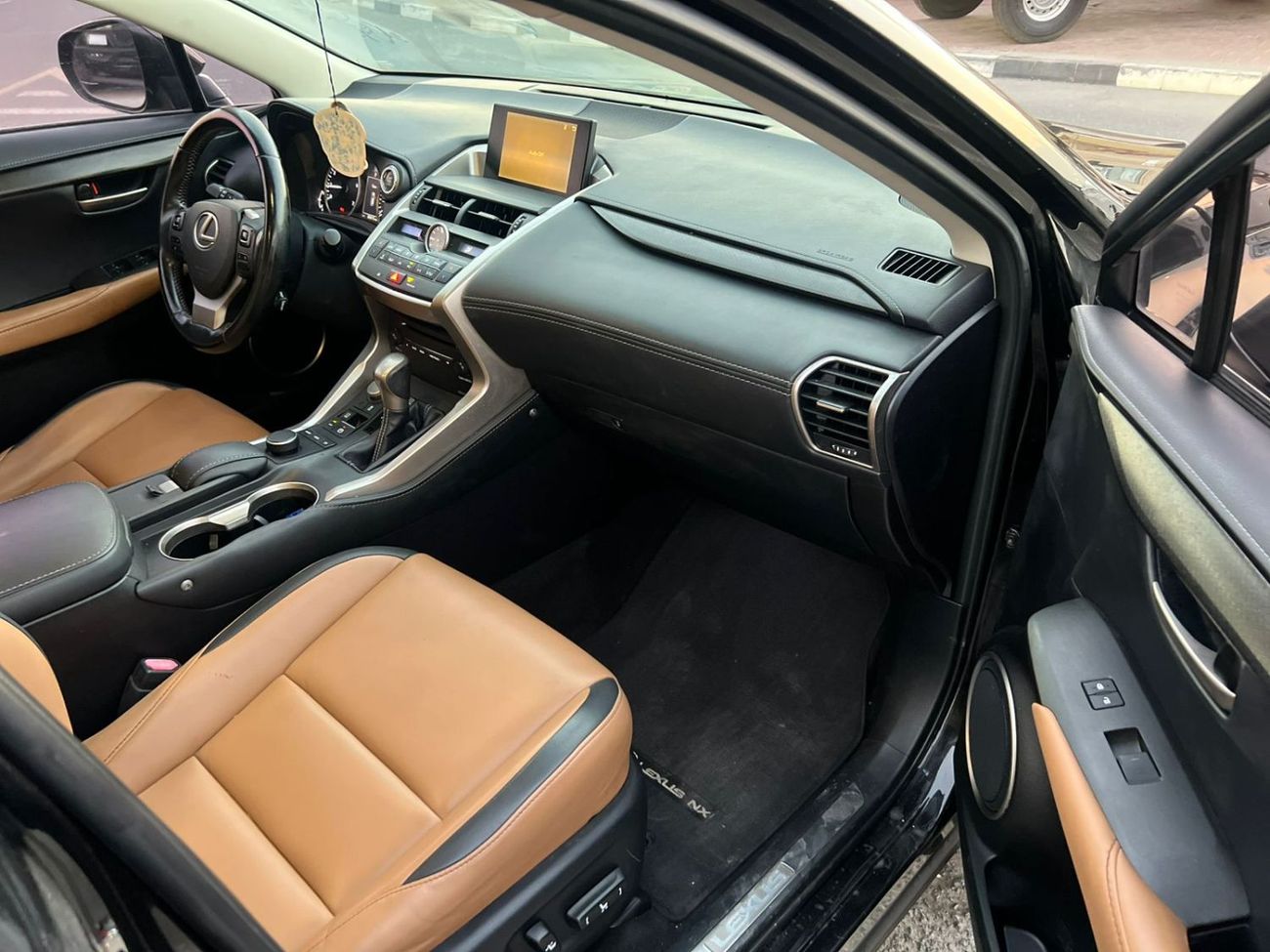 لكزس NX200t 2016 Lexus NX200t Turbo 2.0L V4 - AWD 4x4  - Rear Camera - Leather Seat & - Auto trunk