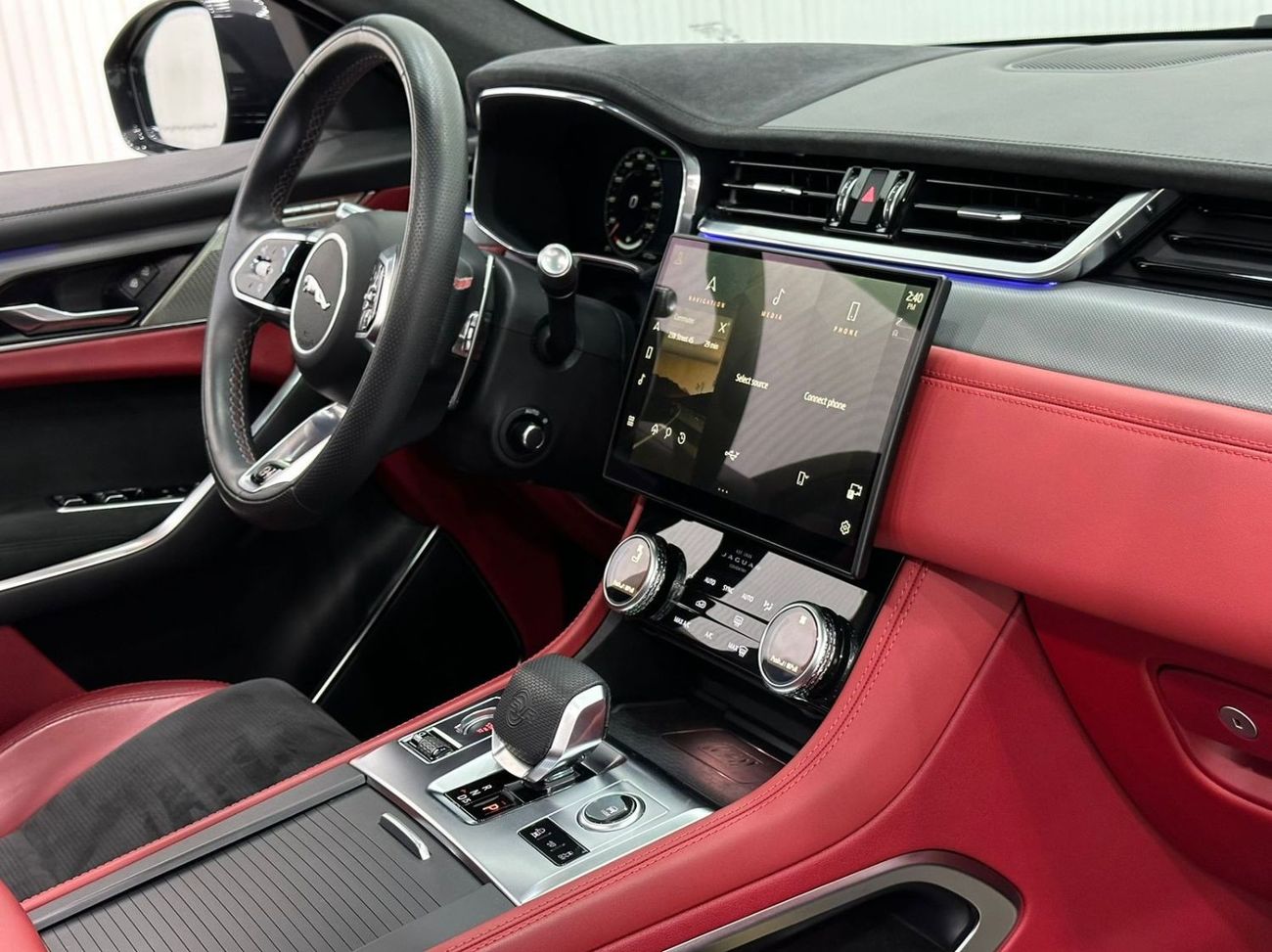 جاكوار F بيس 2022 Jaguar F-PACE SVR , Jaguar Warranty+Service Contract Till Nov 2027, Full Service History, GCC