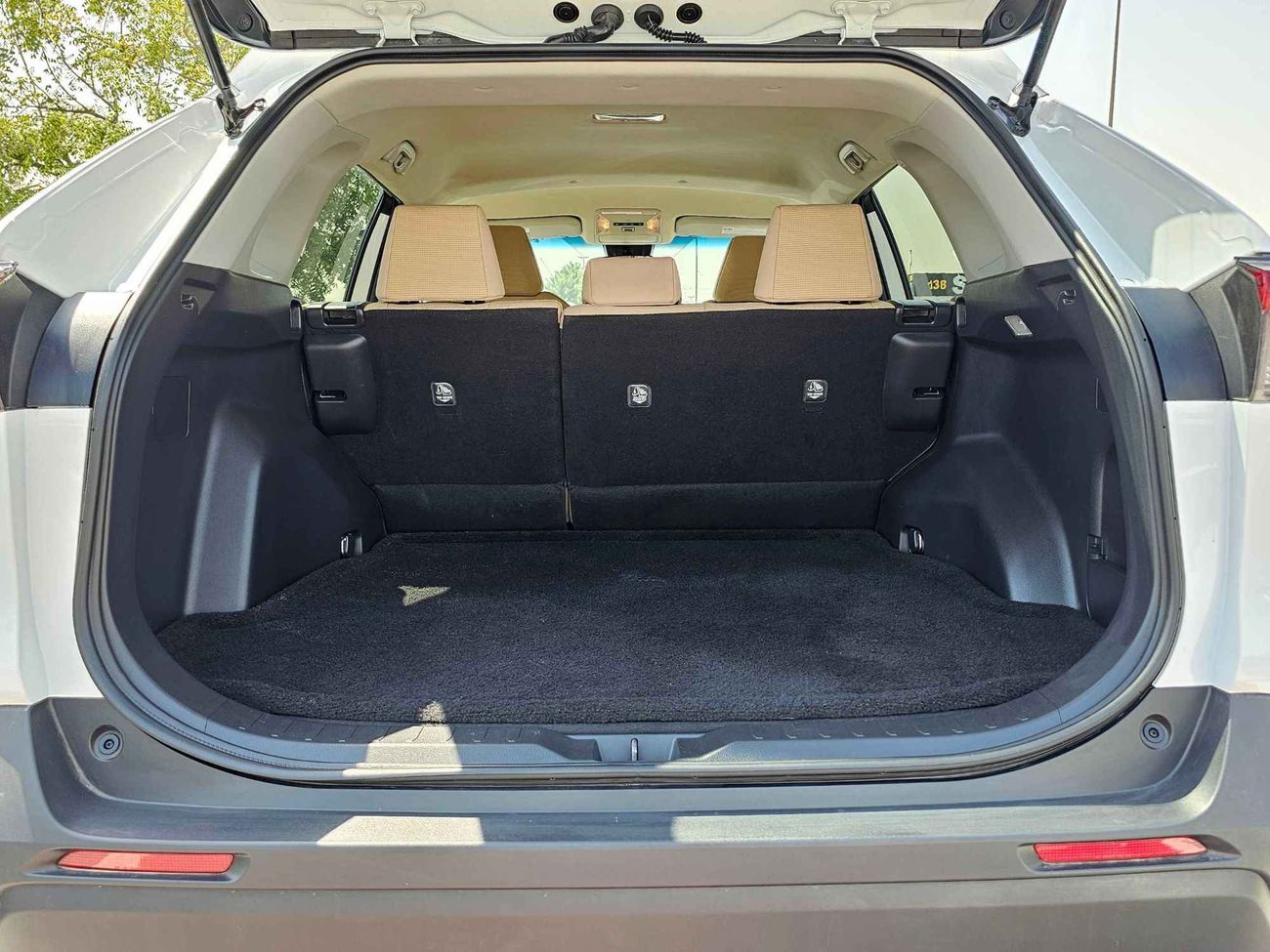 تويوتا راف ٤ LE // 937 AED Monthly // V4 //  MID OPTION (LOT # 25004)