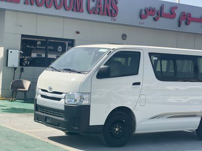 Toyota Hiace GL - Standard Roof 3.5L