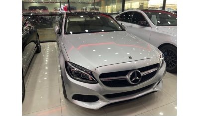 مرسيدس بنز C 300 لاكجري