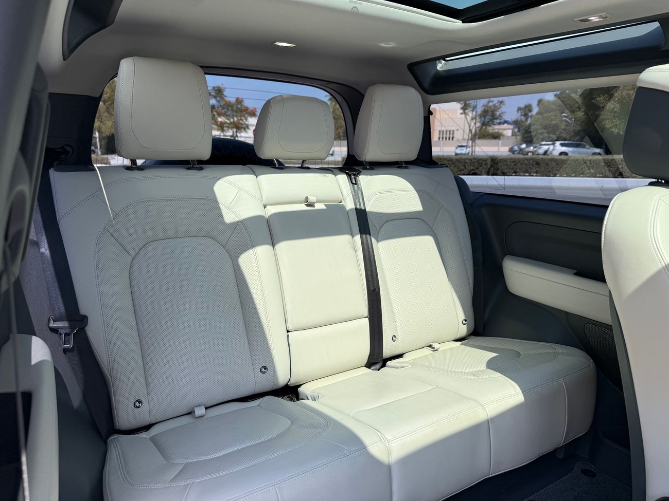 لاند روفر ديفندر 90 HSE بريمير موتورز الطاير