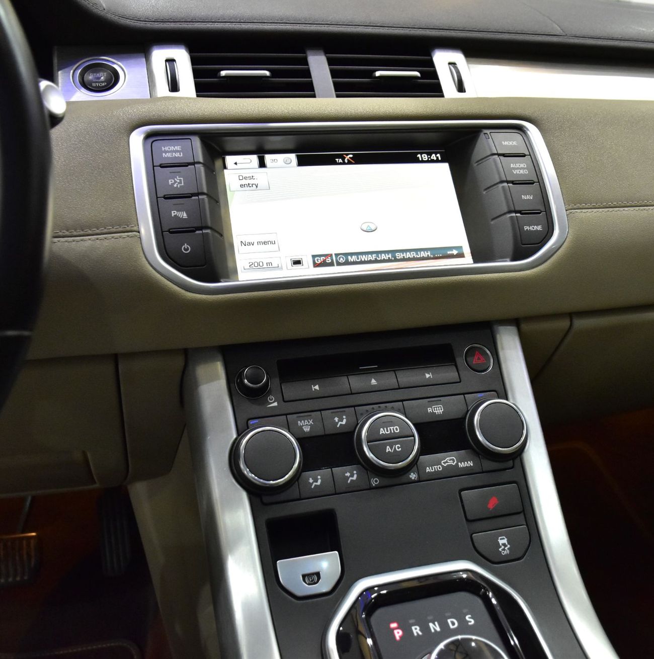 لاند روفر رانج روفر إيفوك EXCELLENT DEAL for our Land Rover Range Rover Evoque ( 2015 Model ) in White Color GCC Specs