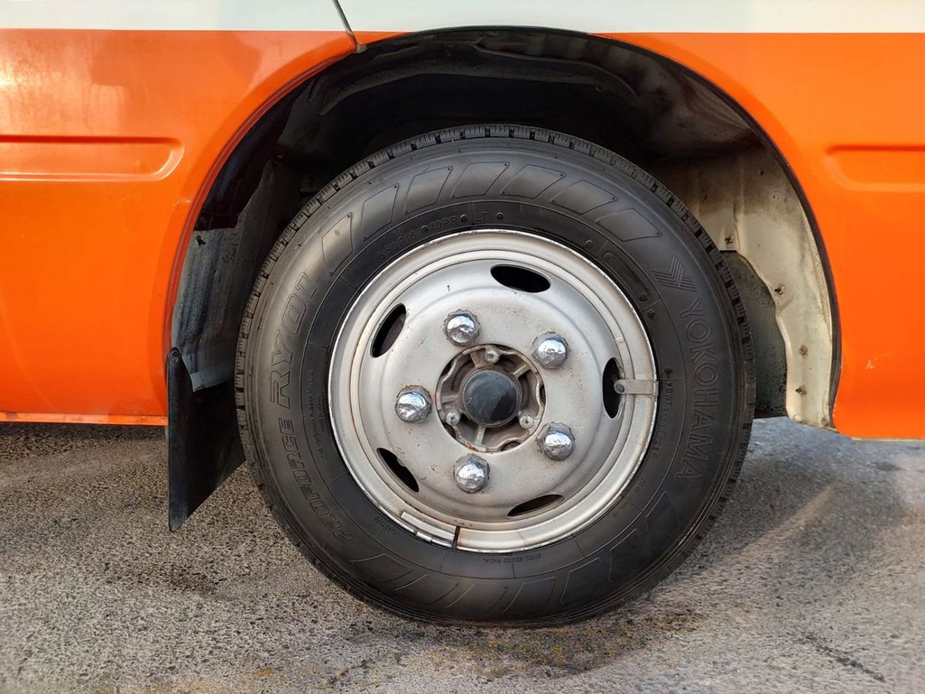 تويوتا كوستر TOYOTA COASTER BUS RHD 2006 MODEL 4.0 L DIESEL AUTOMATIC(PM50981)