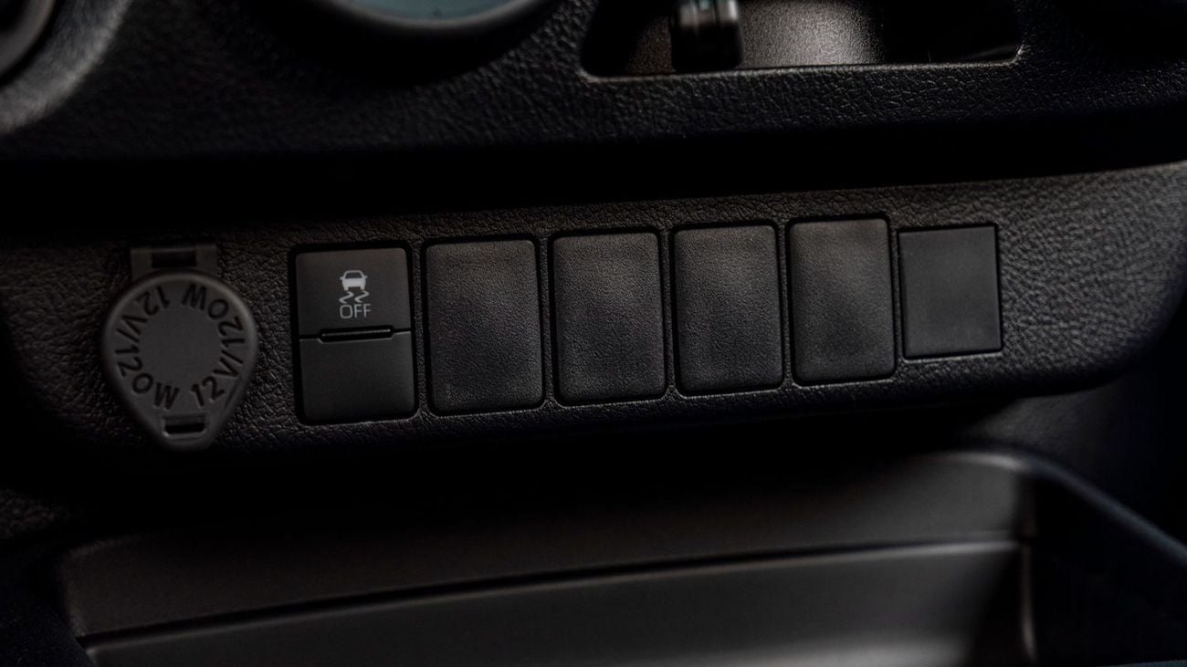 Toyota Hilux Toyota Hilux Toyota Hilux 2.7L petrol A/T MY25