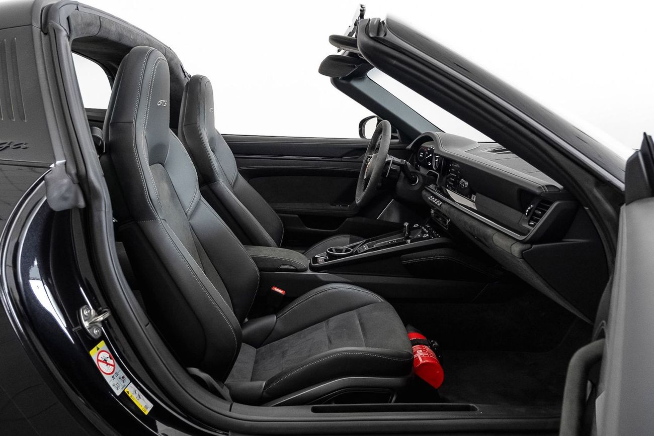 Porsche 911 Targa 4GTS 3.0L (450 HP)