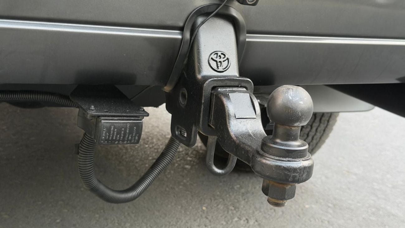 تويوتا برادو OFF ROAD MODIFIED | 3.0L | MANUAL TRANSMISSION | AIR SNORKEL | LEATHER SEATS |