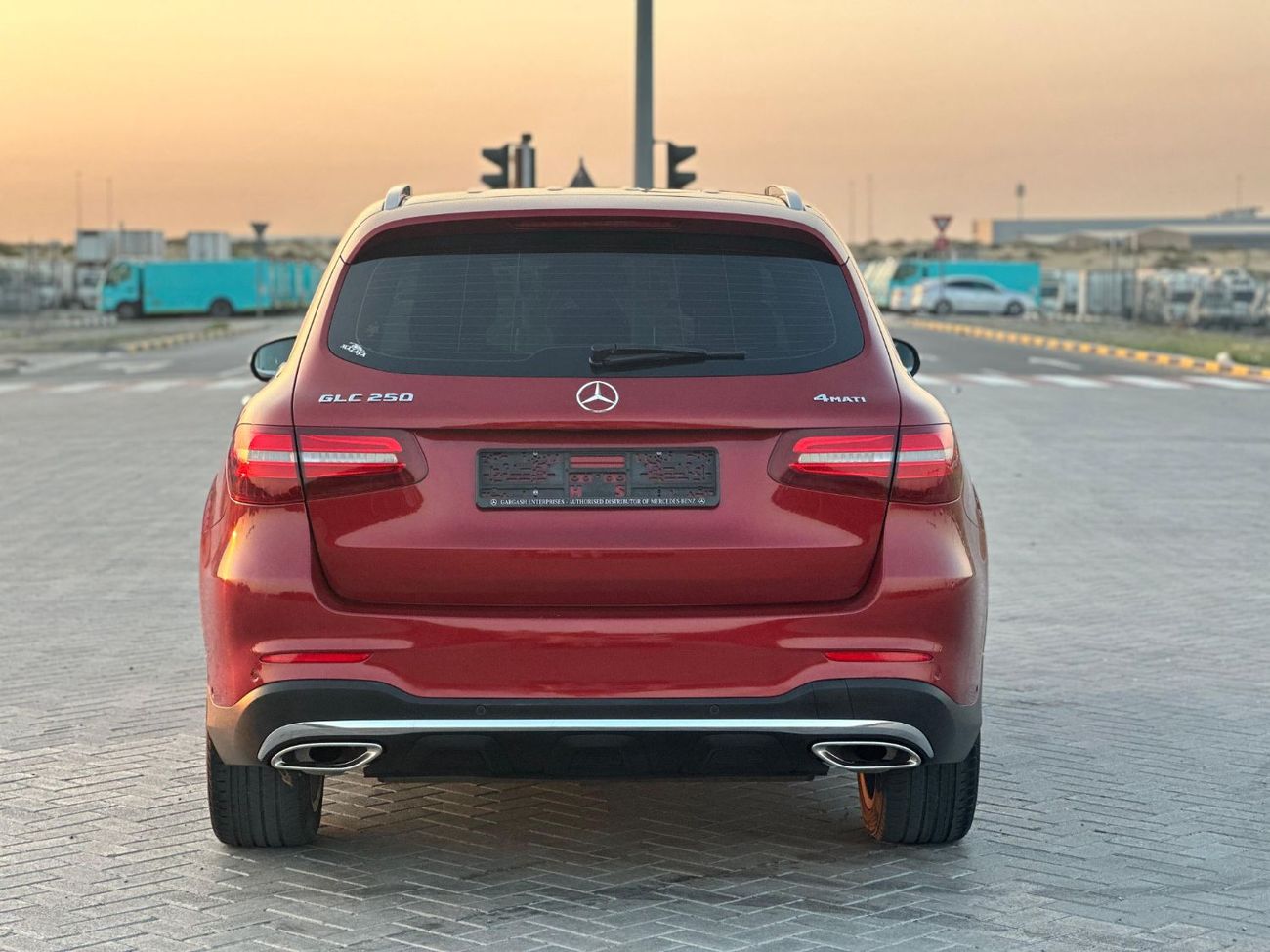 مرسيدس بنز GLC 250 4MATIC 2.0L