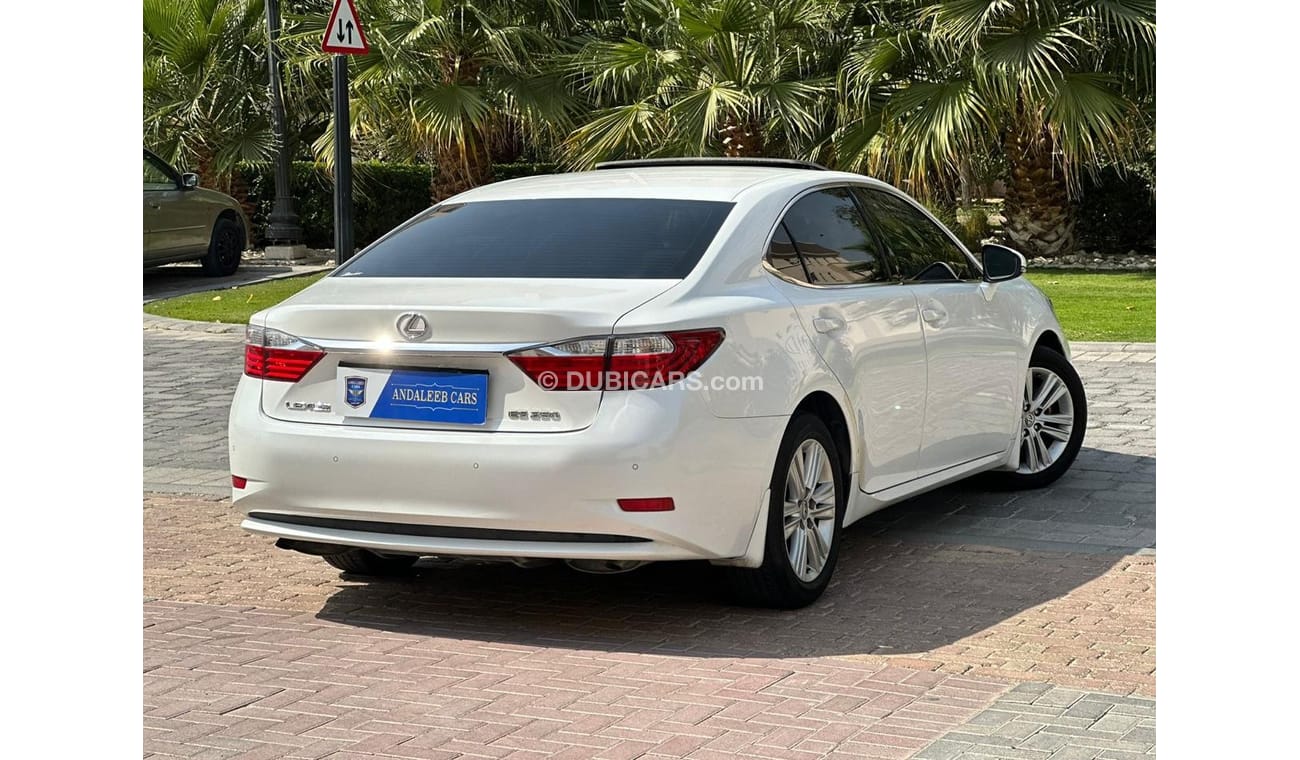 Lexus ES250 Premier 1330 P.M LEXUS ES250 || ORIGINAL PAINT || WELL MAINTIANED || SUNROOF || GCC