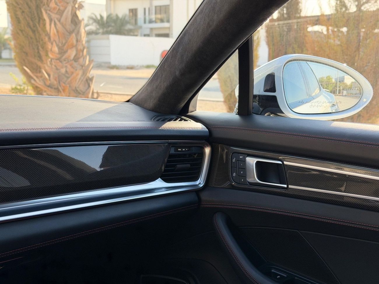 Porsche Panamera GTS 4.0L (454 HP) AWD