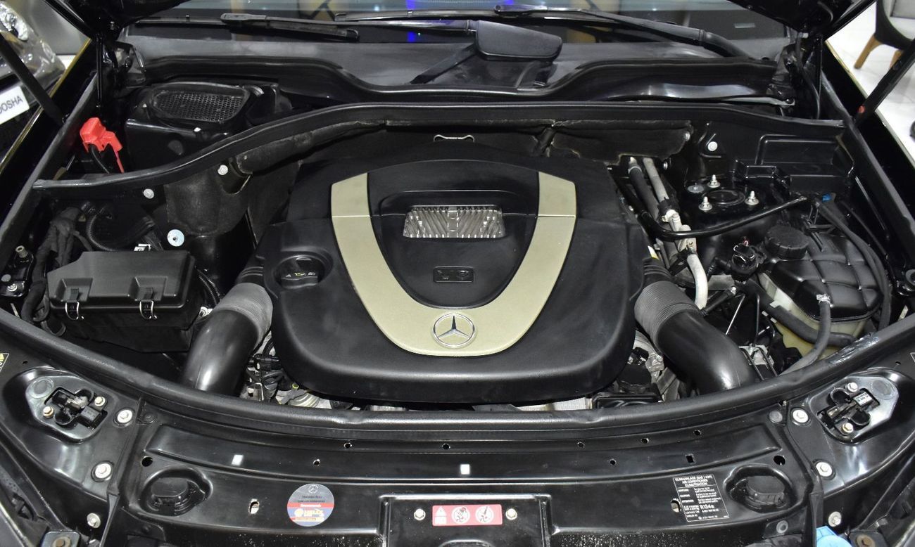 مرسيدس بنز ML 350 EXCELLENT DEAL for our Mercedes Benz ML350 4Matic ( 2011 Model ) in Black Color GCC Specs