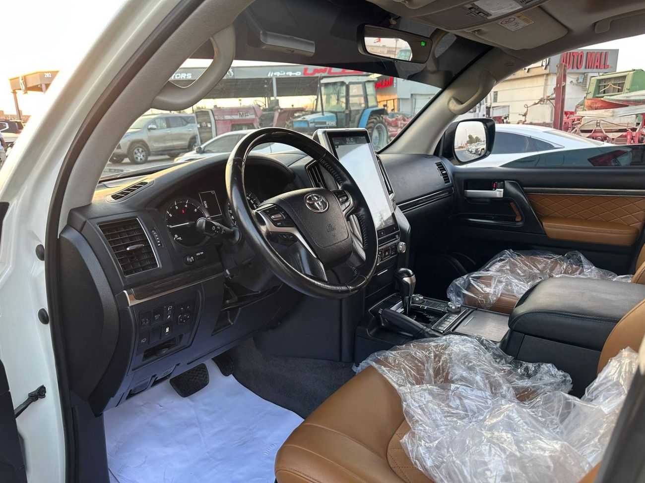 تويوتا لاند كروزر Toyota landcruise 2021Model Engine 4.0 v6 petrol GXR colour white Transmission Automatic Interior.Bl