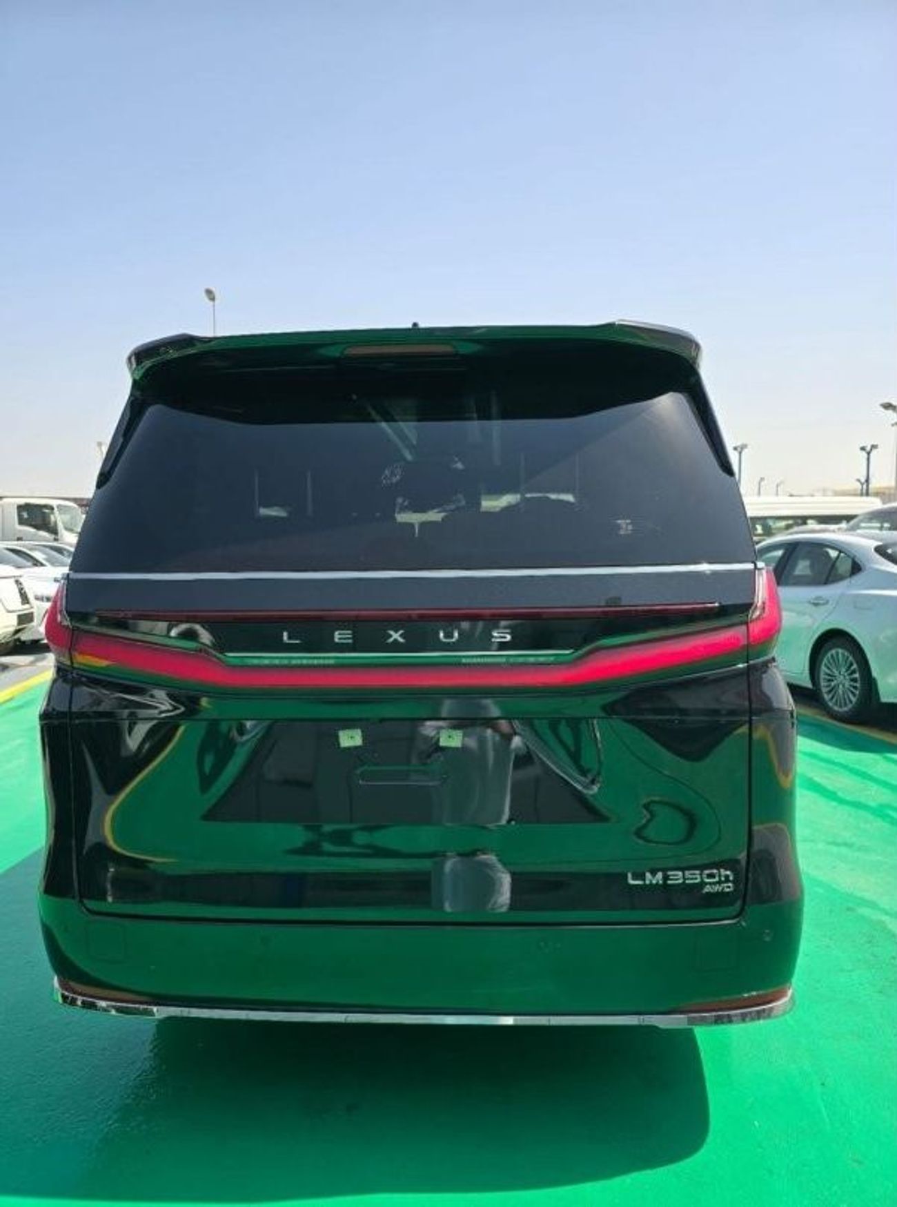 Lexus LM 350h LUXURY VAN 2.5L HYBRID 2024