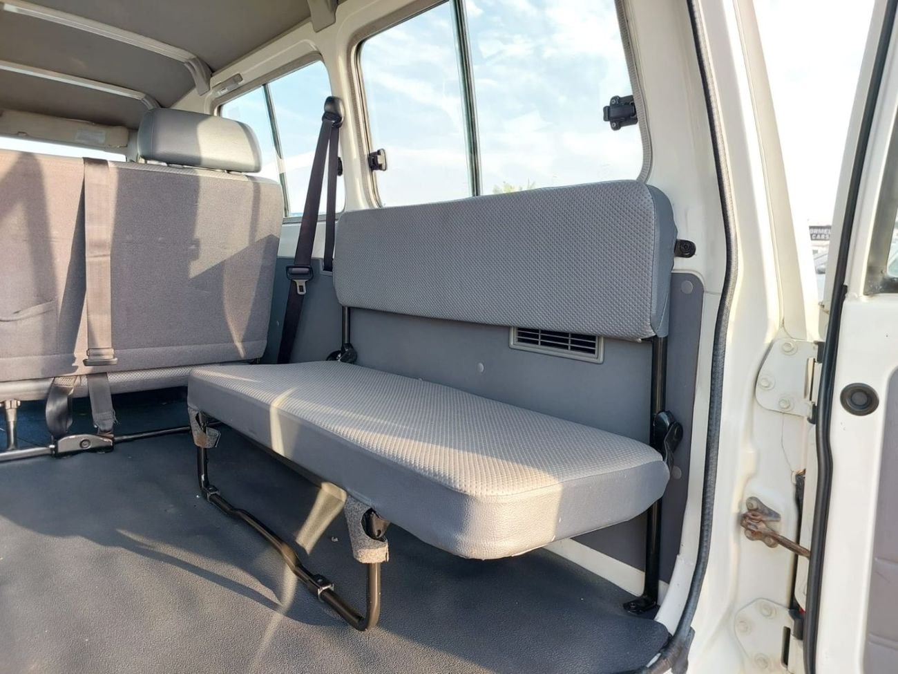 تويوتا لاند كروزر TOYOTA LAND CRUISER SUV RHD 2017 MODEL 4.2 L DIESEL MANUAL(PM89605)