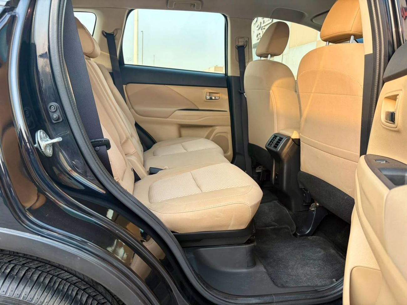 Mitsubishi Outlander GLX HIGHLINE FABRIC 820-Monthly l GCC l 4WD , Cruise, Camera l Accident Free