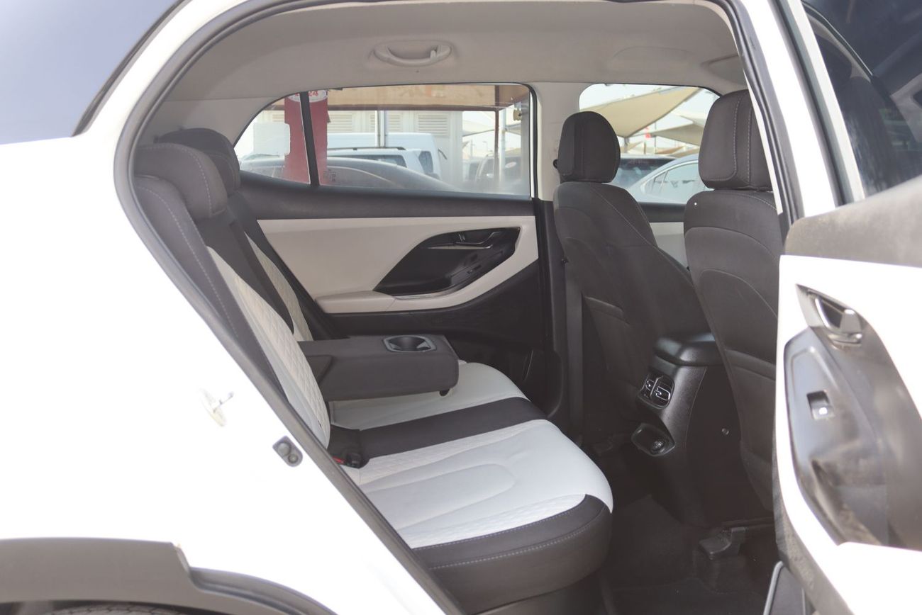 Hyundai Creta Mid 1.6L Hyundai Creta -GCC - 2022- Accident-Free- 1.5L - Black Roof - Excellent Condition