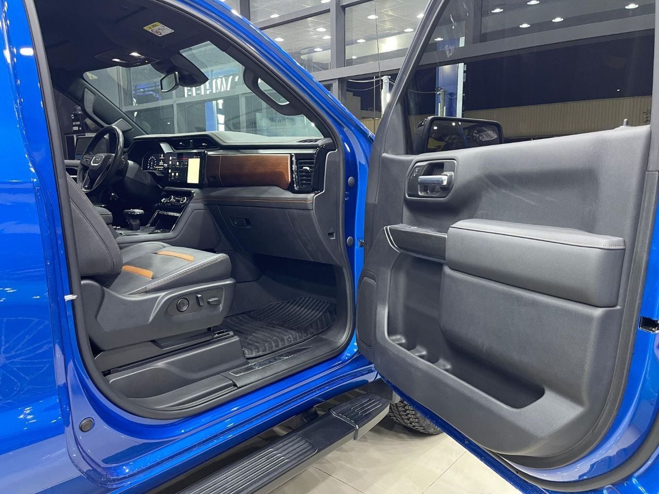 GMC Sierra SE 5.3L V8 AT4 Crew Cab (AWD)