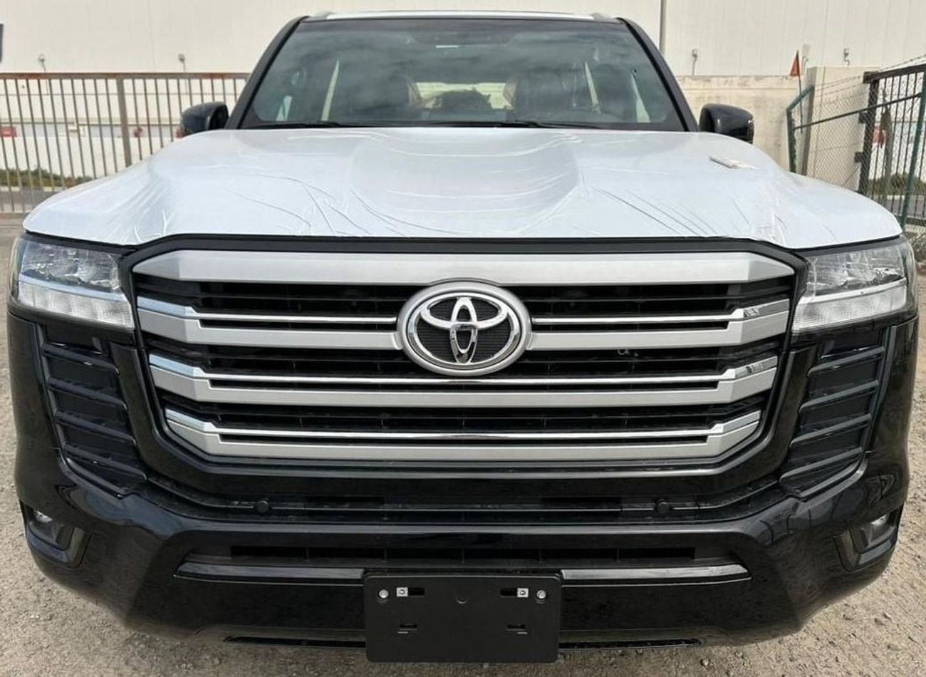 تويوتا لاند كروزر 2025 Toyota Land Cruiser GXR 4.0L AT Petrol (Mid Option)