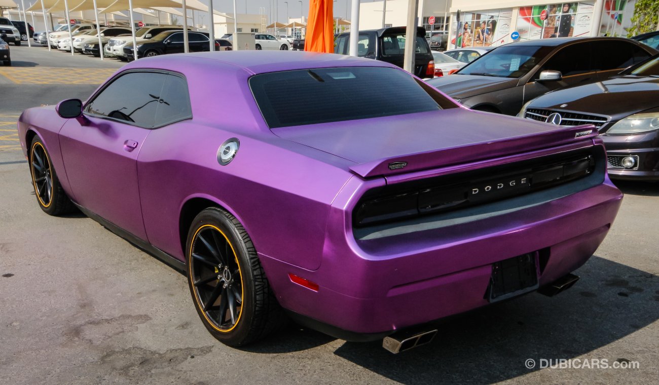 Dodge Challenger SRT 8