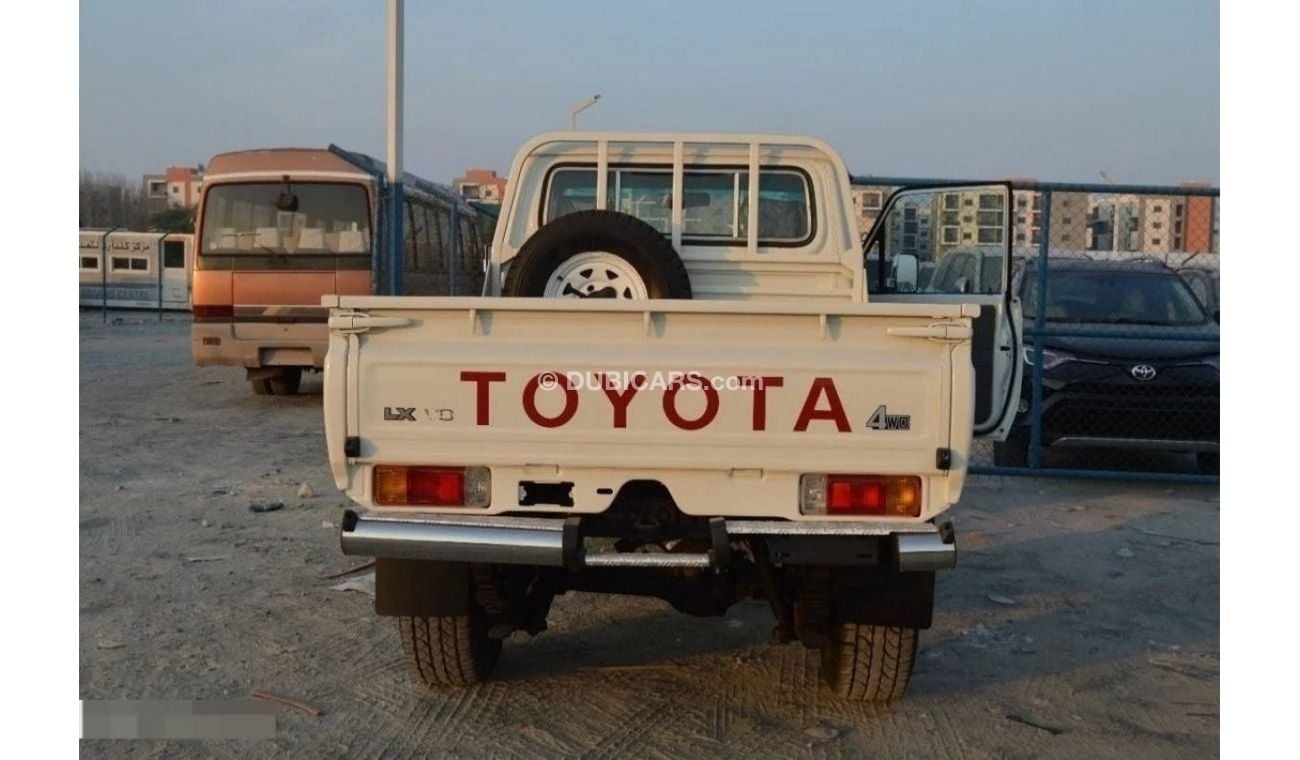 Used Toyota Land Cruiser Pick Up 2018 for sale in Dubai - 698342