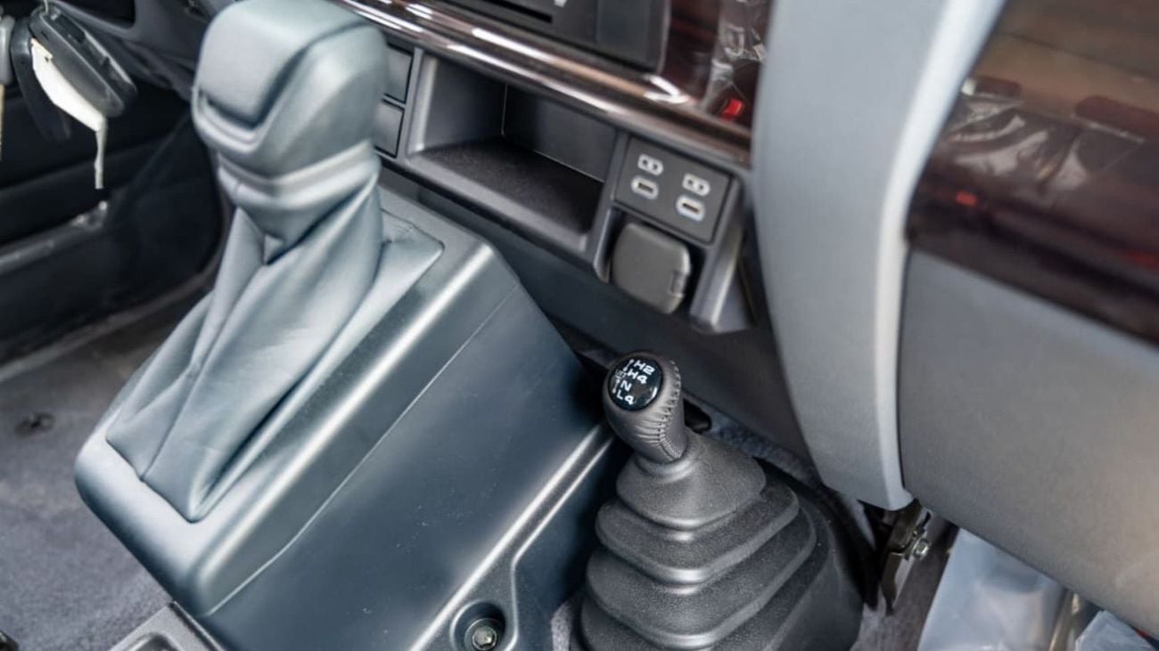 Toyota Land Cruiser 70 LC 76 2.8L | Diesel | 4 Cylinder | 6 Speed Automatic | 5 Door | 5 Seats