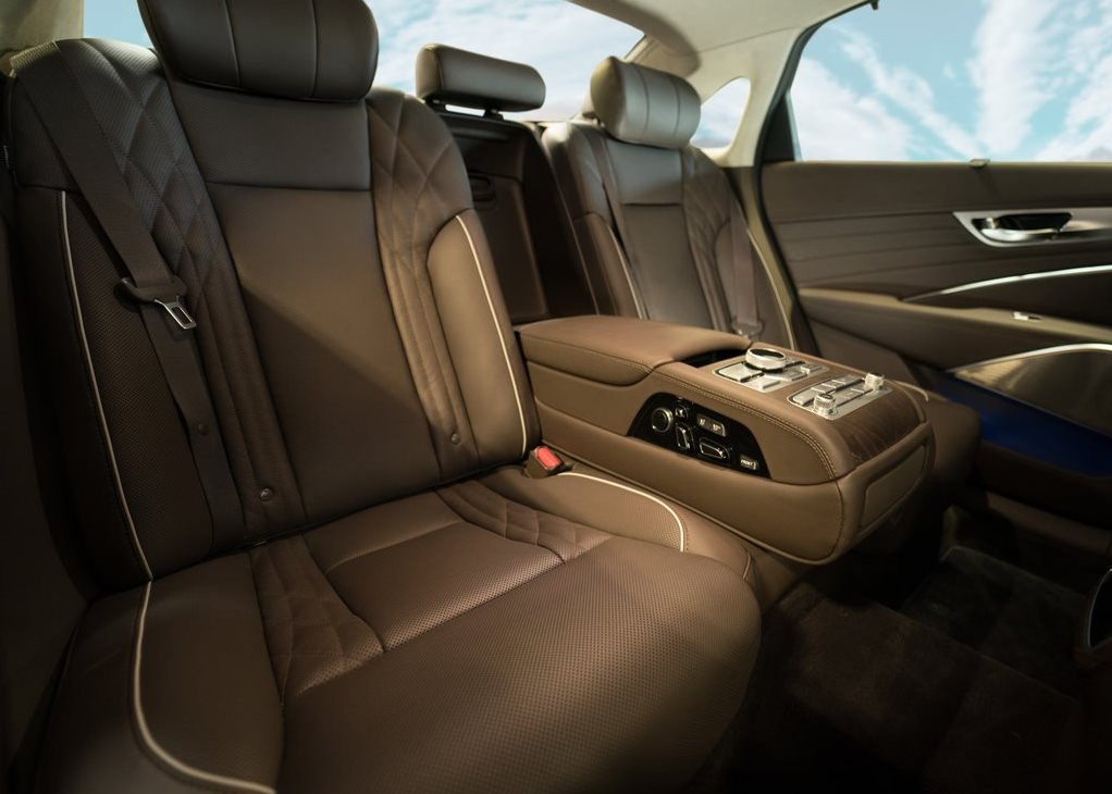 Kia K900 interior - Rear Seats