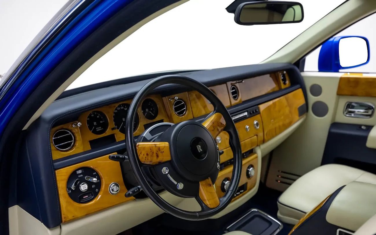 Rolls-Royce Phantom Std 6.8L Sedan ( Full Options With Star Lights ) - GCC Spec