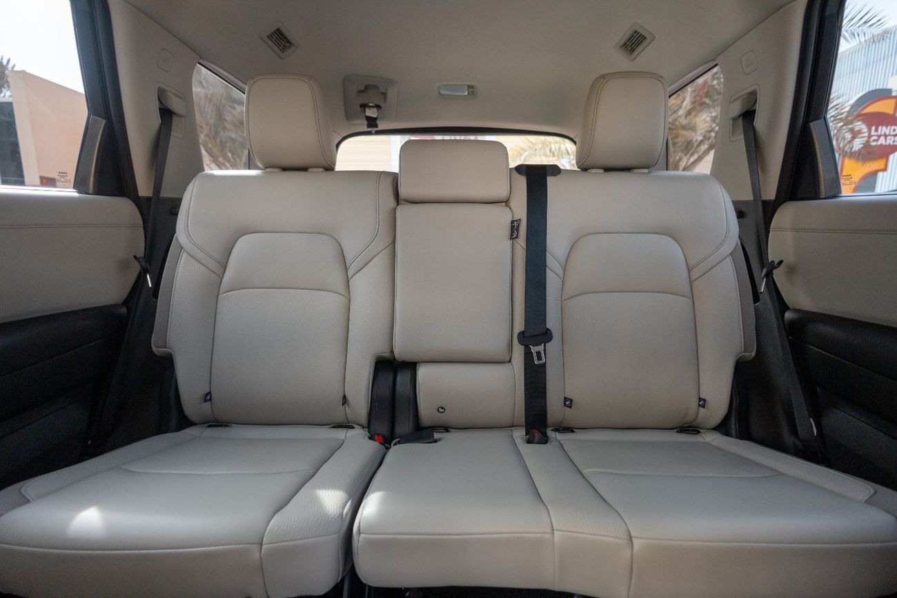 Nissan Pathfinder SV 3.5L AWD (7 Seater)