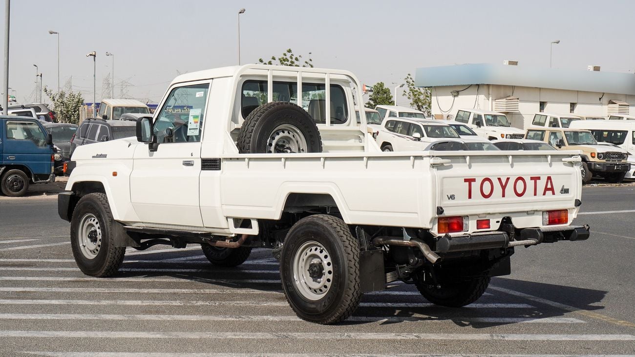 Toyota Land Cruiser Pick Up 4.0L V6 Single Cabin M/T