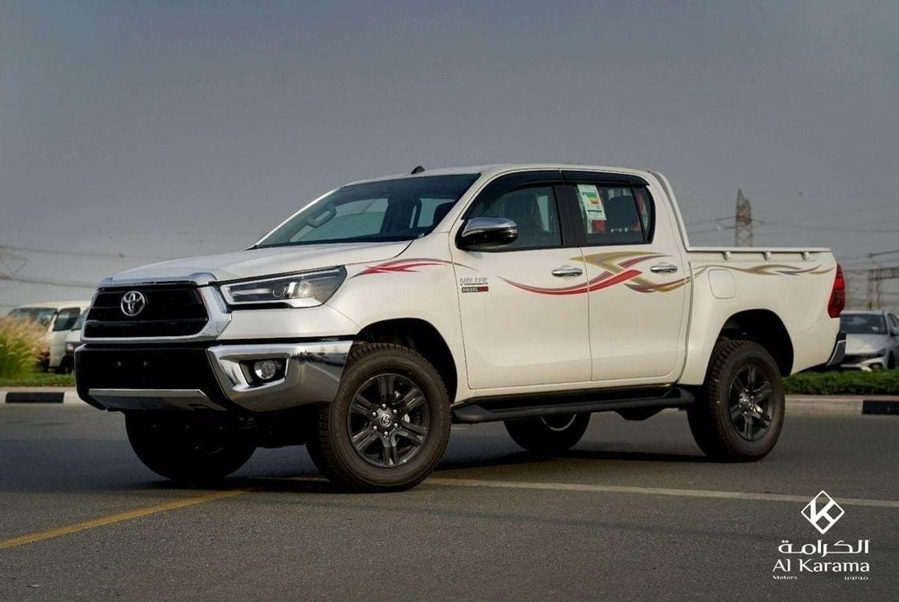 تويوتا هيلوكس 2.4L | SR5 | Manual Drive | 4x4 | Grey Interior