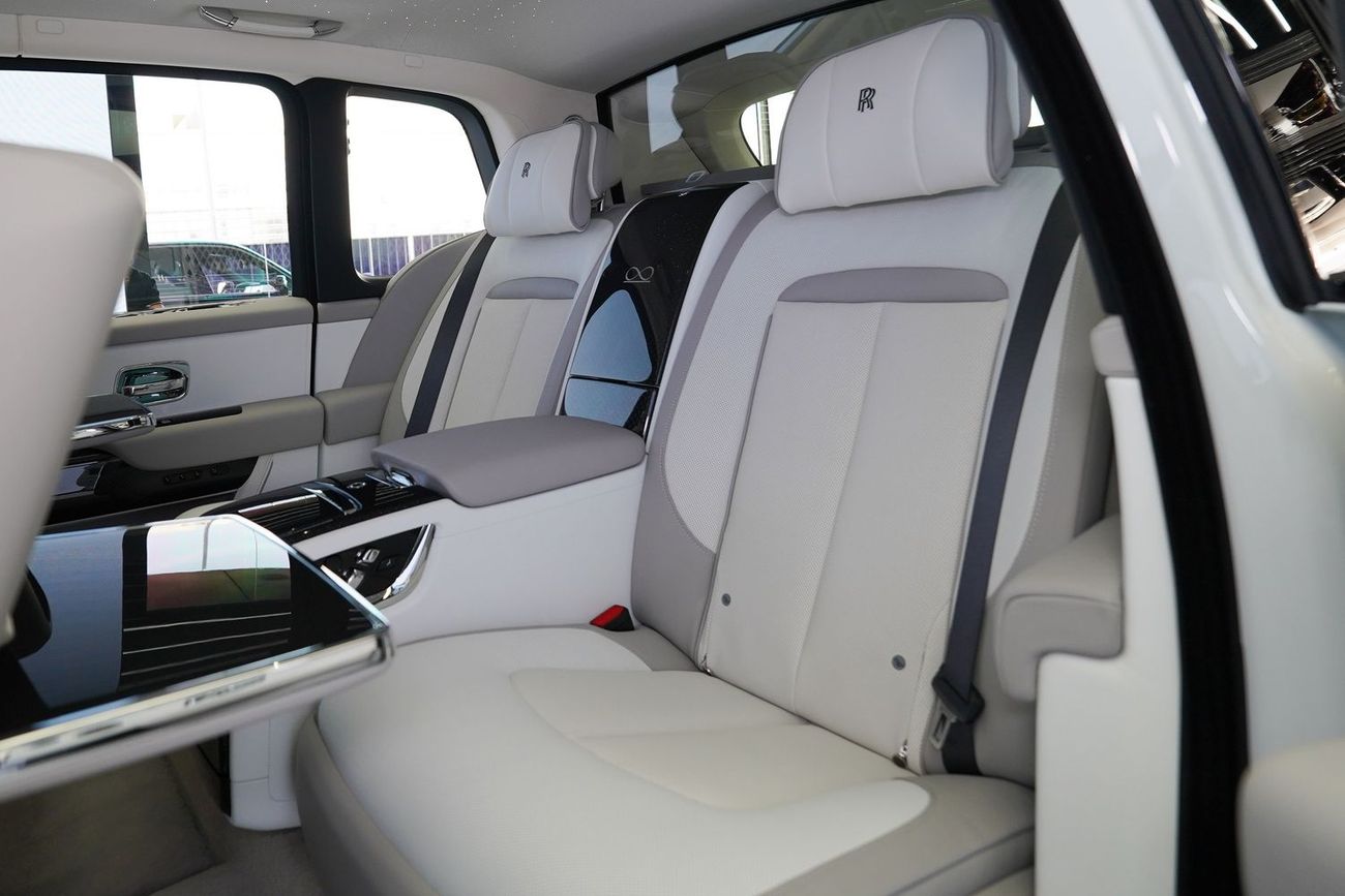 رولز رويس كولينان BLACK BADGE