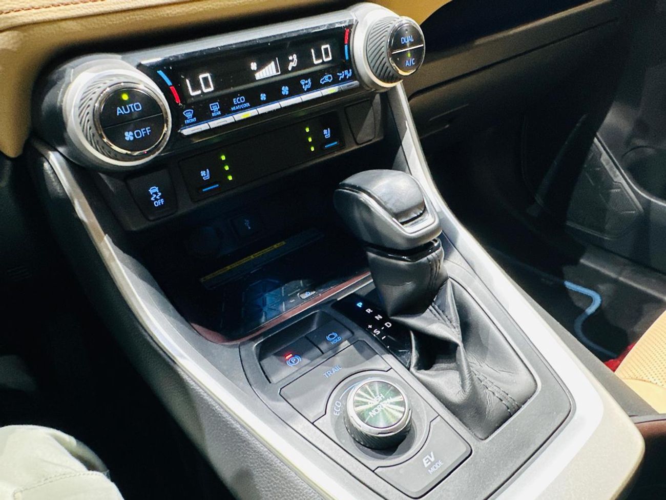 تويوتا راف ٤ 2.5L VXR Hybrid