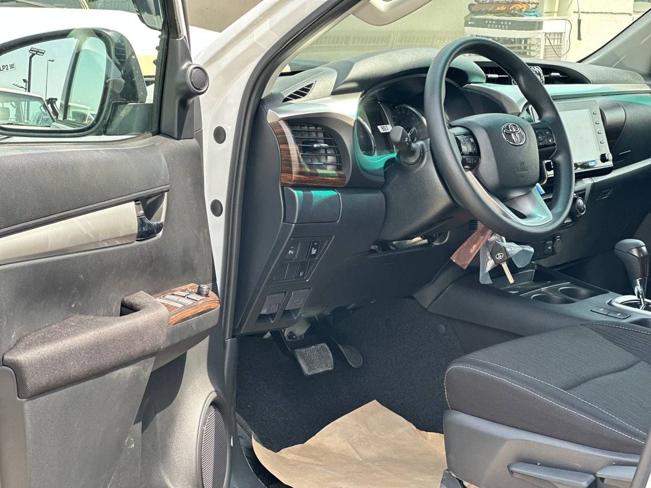 Toyota Hilux 2.8L DSL A/T // 2026 // High Option With Cruise Control , DVD , Wireless Charger , Side Step // Spec