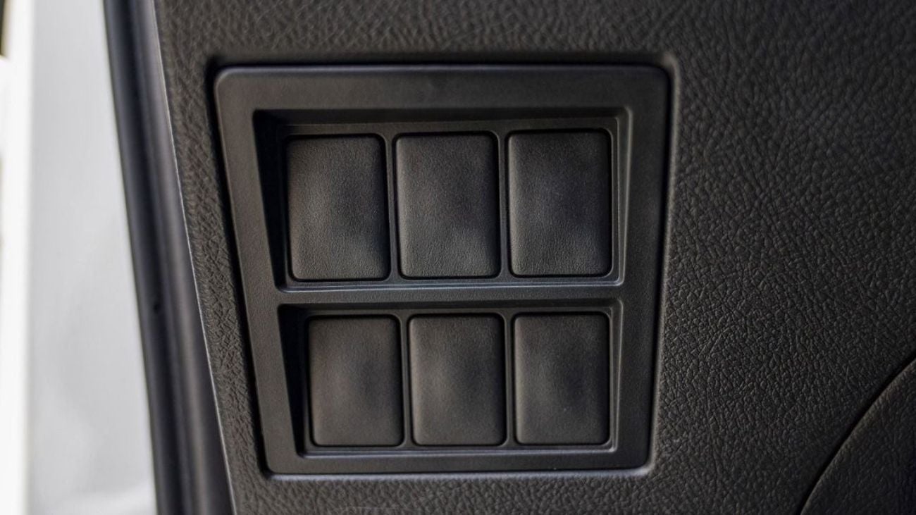 تويوتا هيلوكس (LHD) TOYOTA HILUX DC COMFORT PLUS 2.4D MT 4X4 MY2024 - WHITE