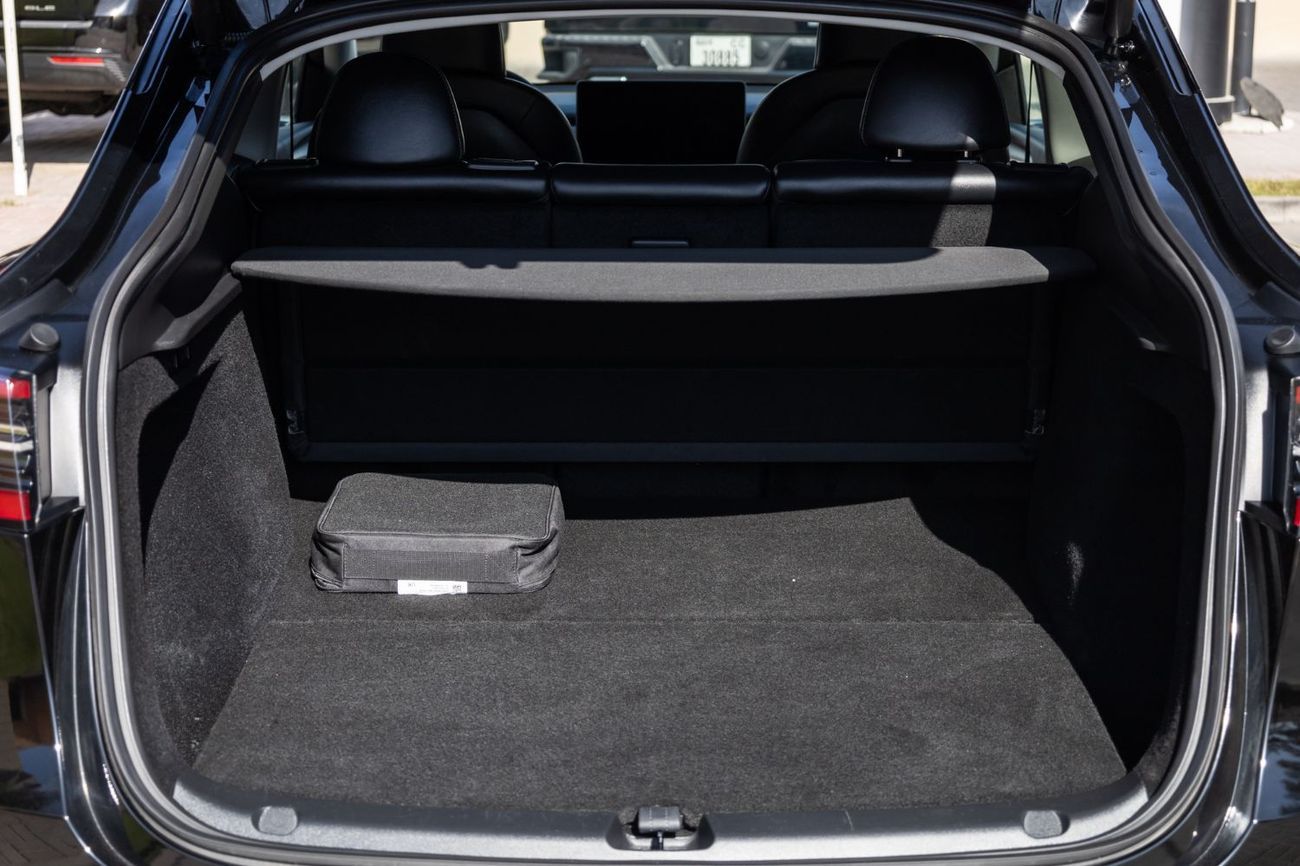 Tesla Model Y Long Range (AWD)