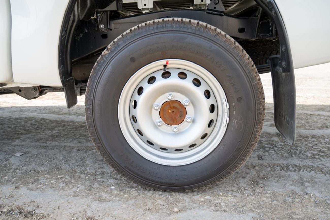 تويوتا هيلوكس GL 2.4GD | Manual | Diesel | Pickup Truck | Four Wheel Drive | 5 Seats | 4 Door