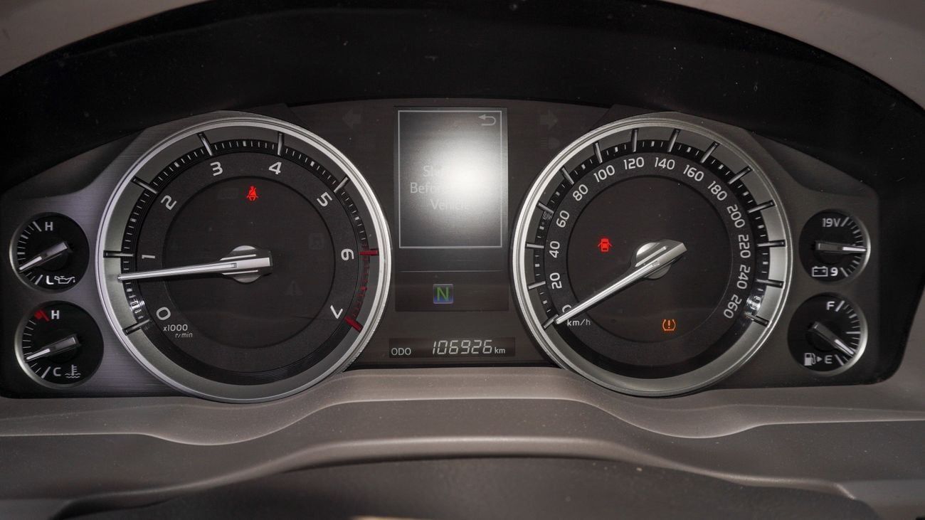 Toyota Land Cruiser EXR 5.7L 4WD