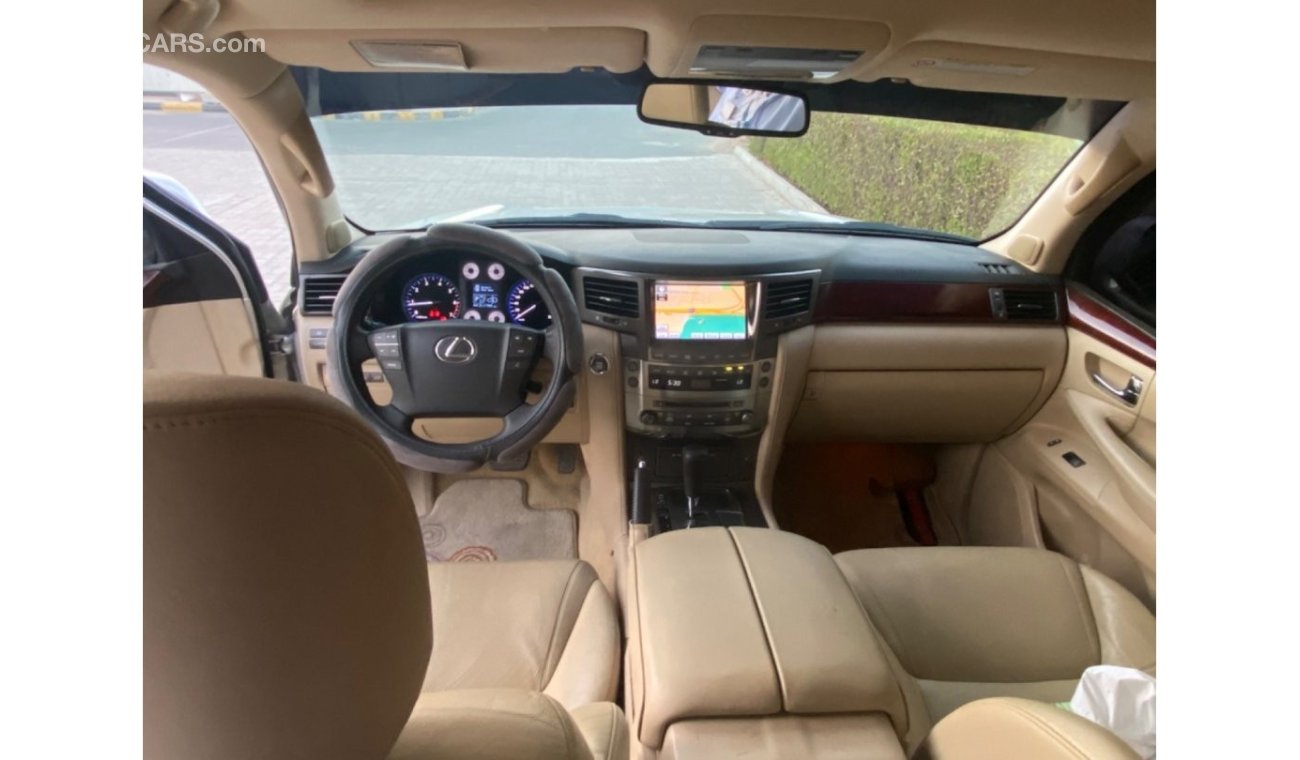 Lexus LX 570 exus LX 570 model 2011  G cc full options accident free original pant very very good condition clean