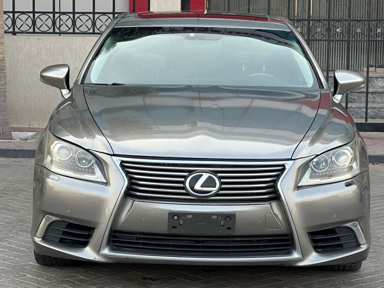 Lexus LS460 Premier SWB