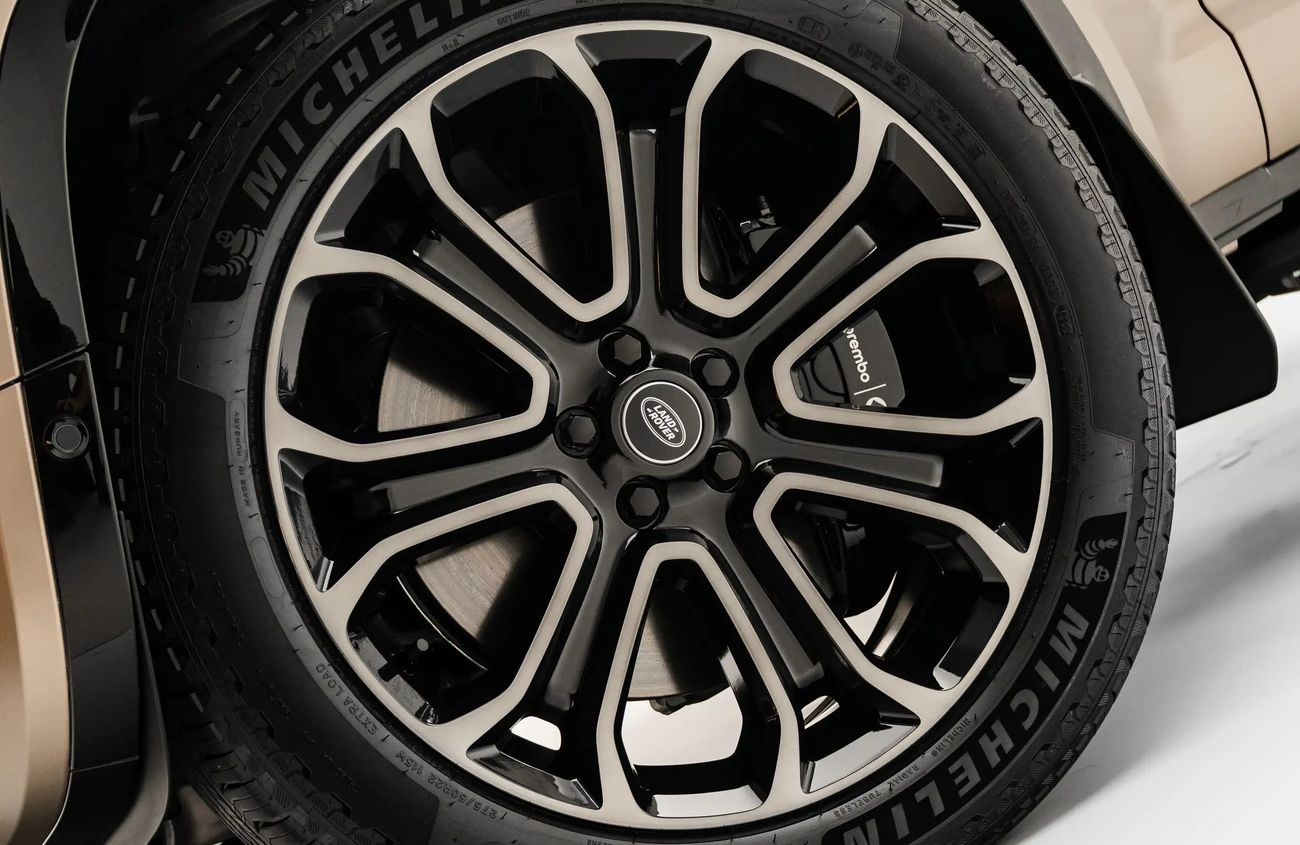 Land Rover Defender 4.4L V8 Twin-Turbo Mild Hybrid Engine