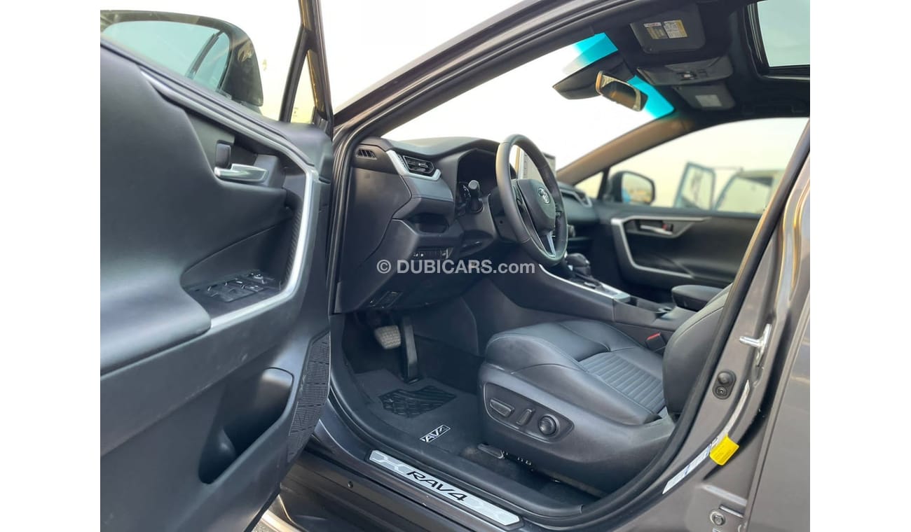 Toyota RAV4 XLE HYBRID  4X4