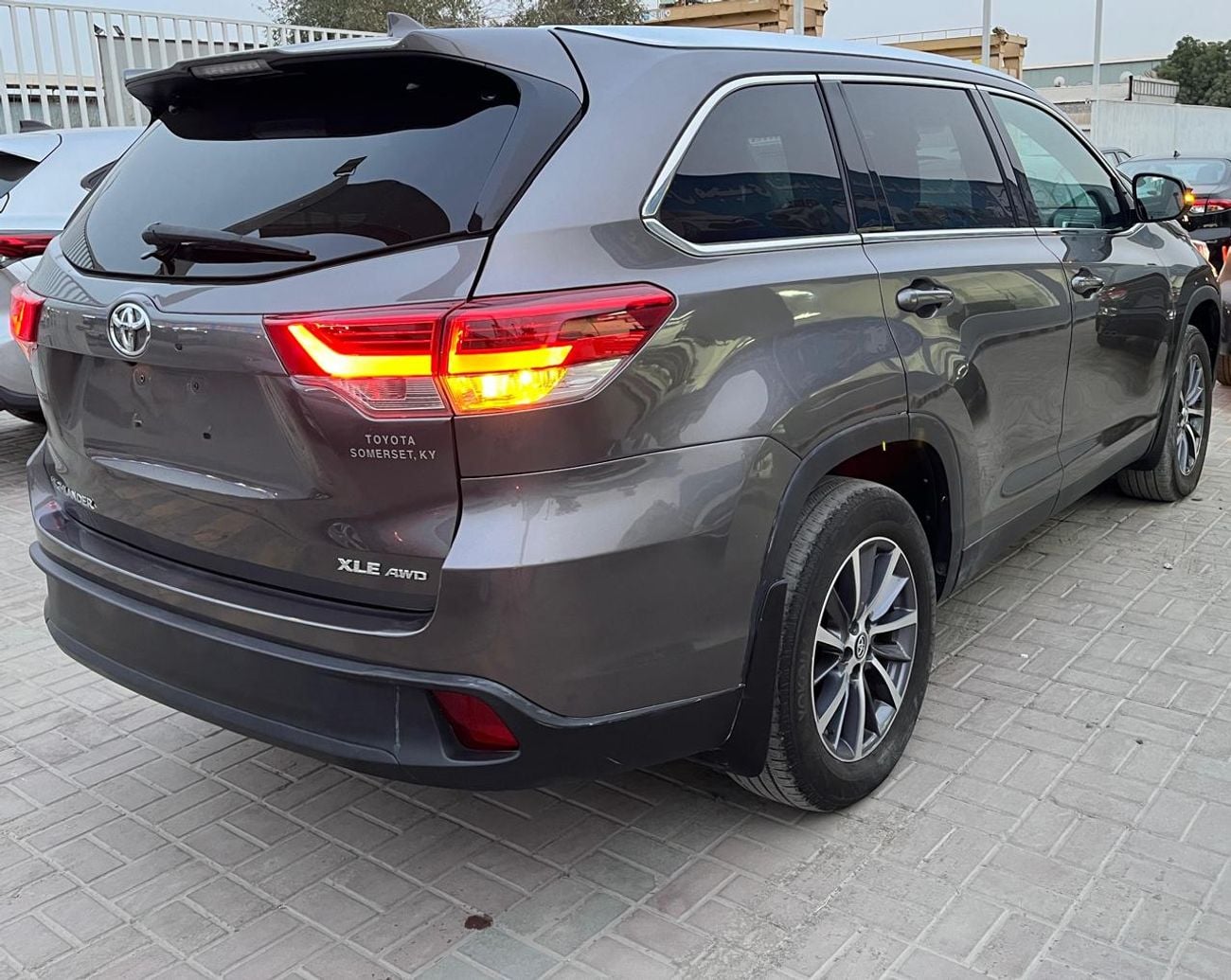 Toyota Highlander 2019 Toyota Highlander XLE 4x4 AWD Full option Sunroof Push Start 7 Leather Seats