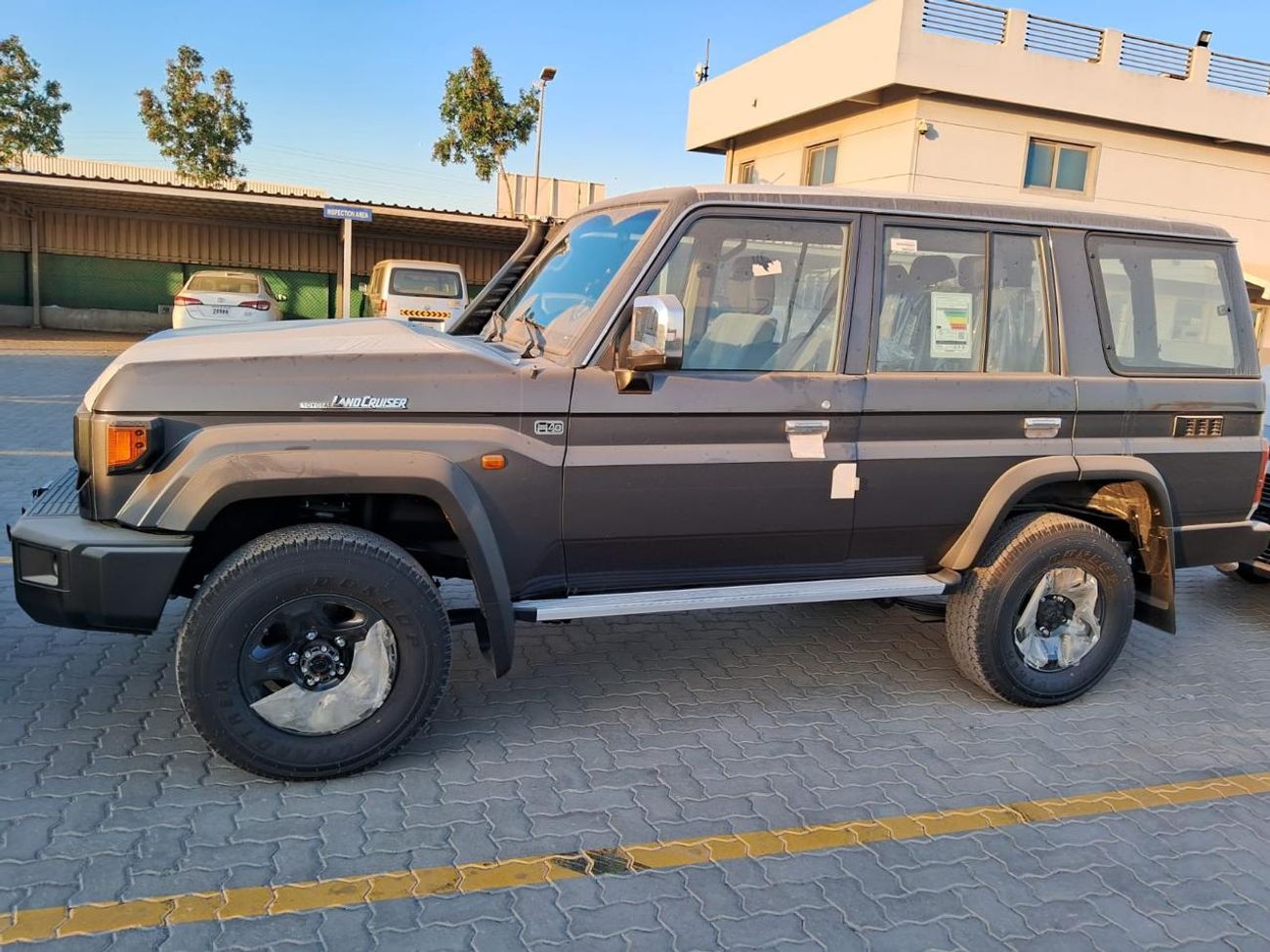 تويوتا لاند كروزر 70 LC76 HARDTOP 4.0L PETROL 5 DOORS M/T FULL OPTION 2025 MODEL