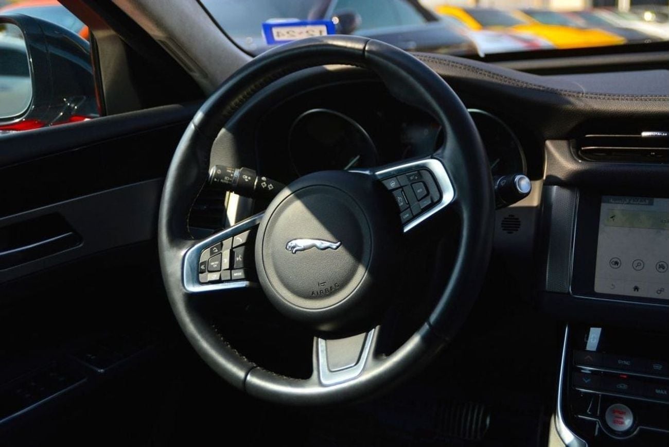 Jaguar XF PORTFOLIO HSE 2.0L (300 HP)
