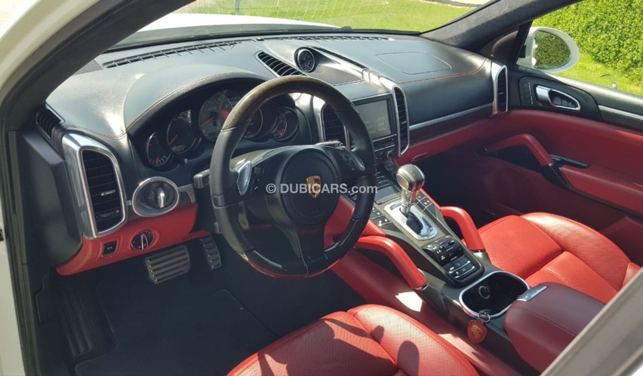 بورش كايان موديل 2014 خليجي فل مواصفات كراسي جلد وبانوراما ومثبت سرعه وتكييف خلفي وتحكم كهربي كامل ونظام صوت م