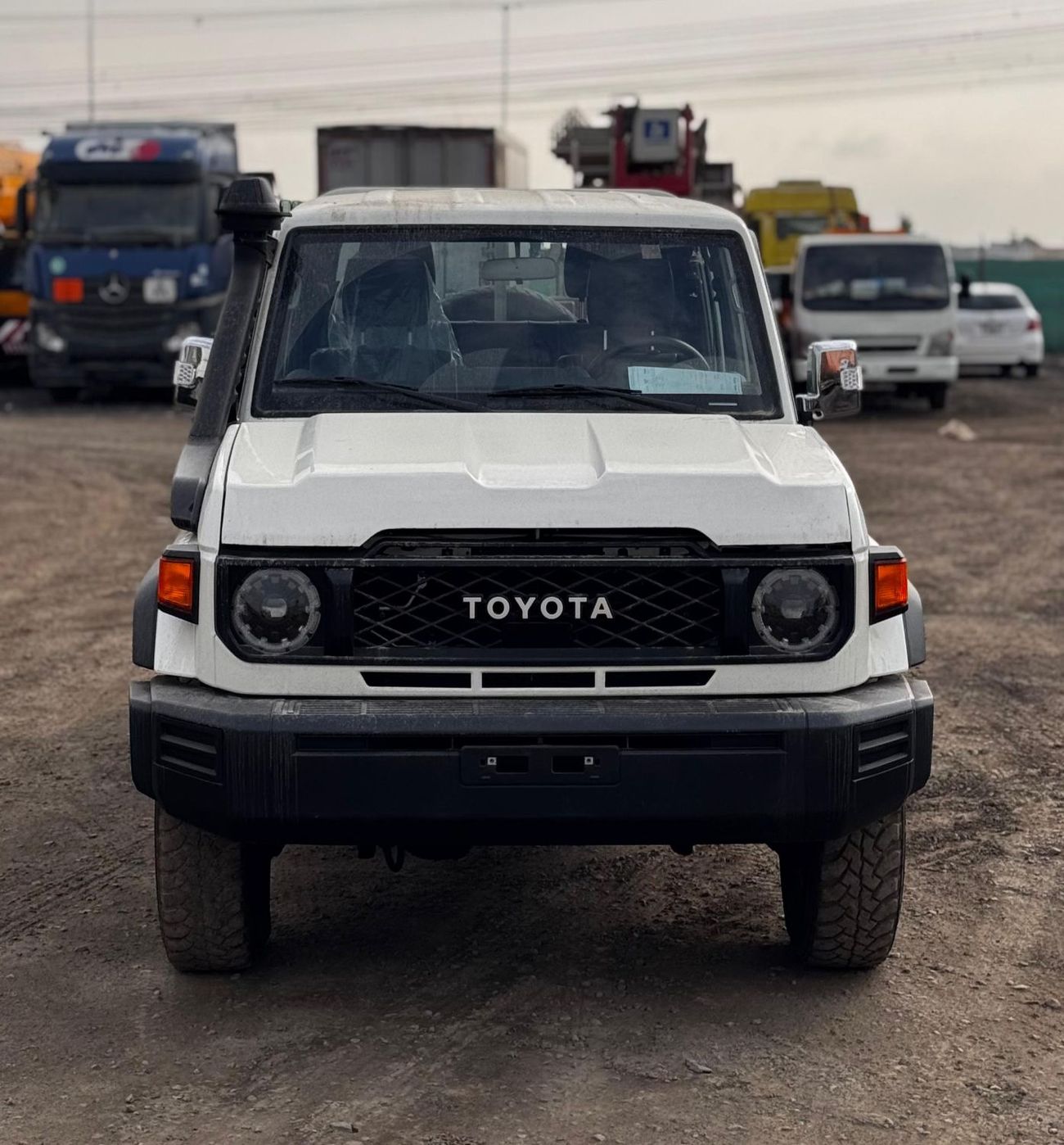 Toyota Land Cruiser Pick Up LC79 Double Cabin LHD 4.2L 1HZ V6 Diesel Engine Manual Gear 4WD 5 Seater 4 Doors